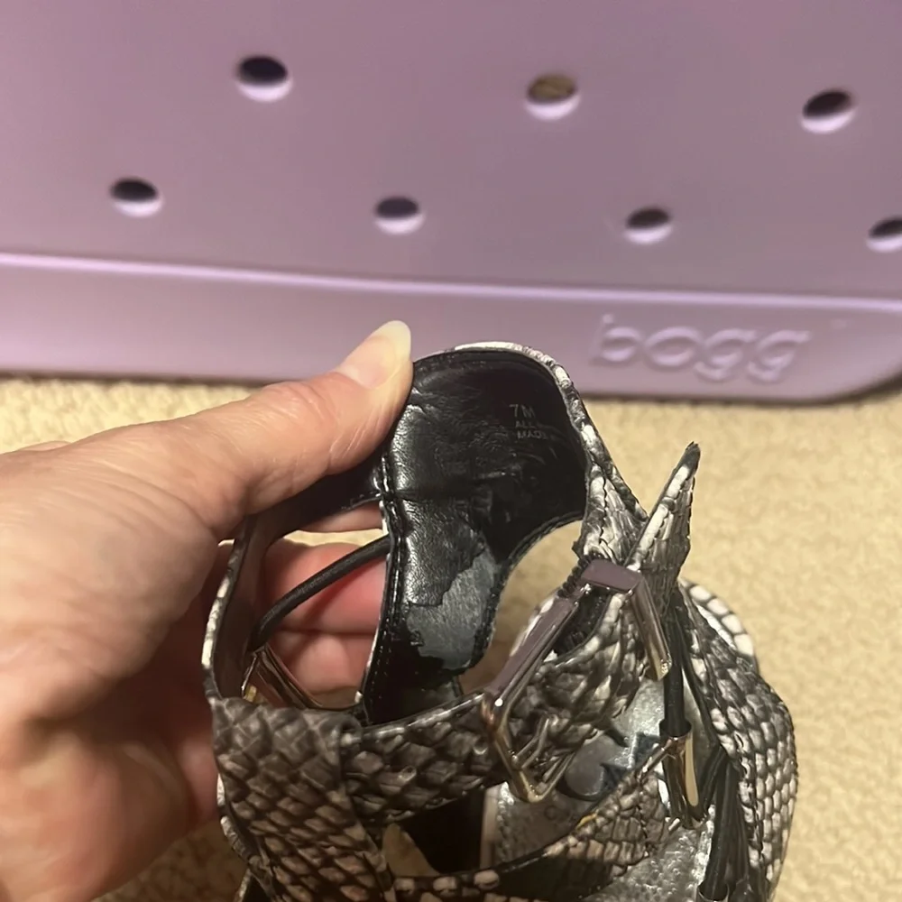 Gianni Bini Gladiator faux snake skin block heels Size 7